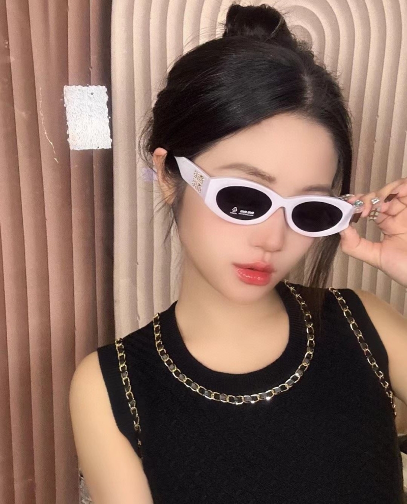 Miu miu Sunglasses